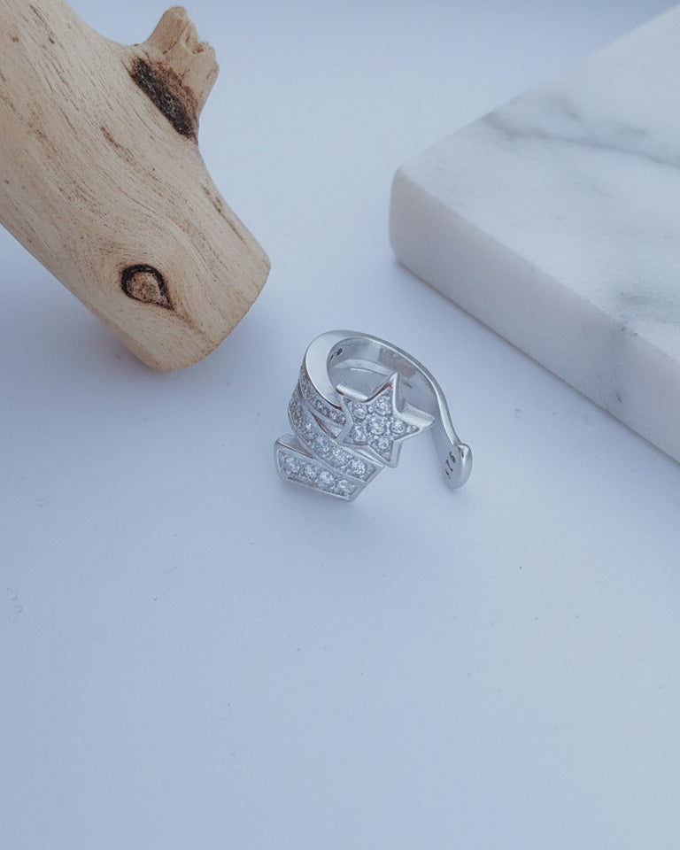 Star shape ear-cuff.