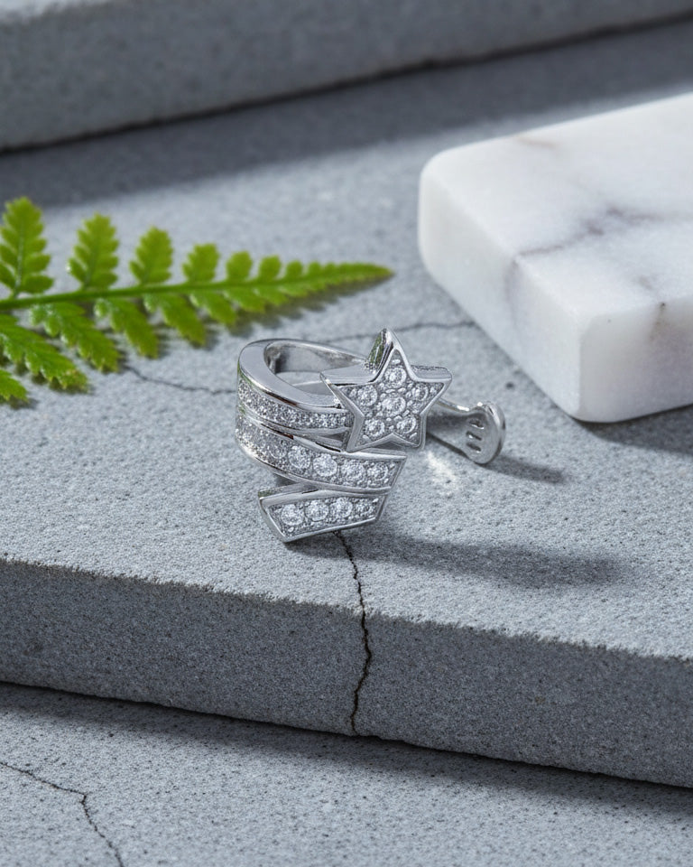 Star shape ear-cuff.