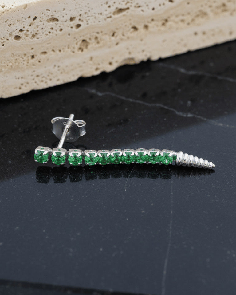 one line emerald and sapphire color stud earring.