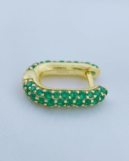 rectangular shape green earring plated with yellow gold.