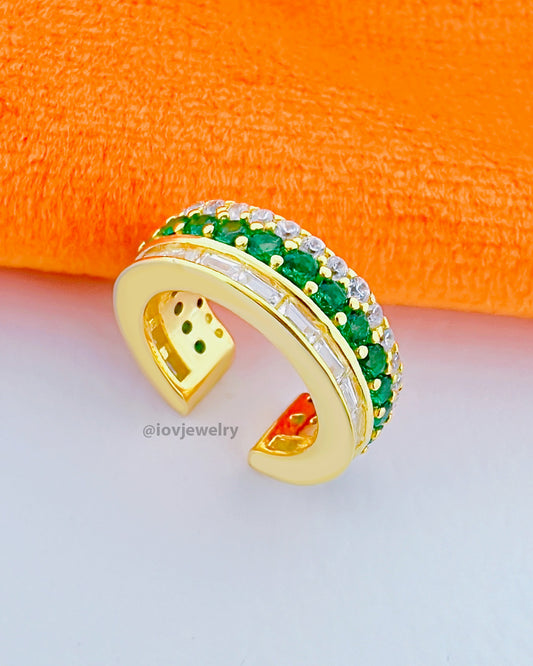 CZ emerlad color and white stones triple line earcuff.