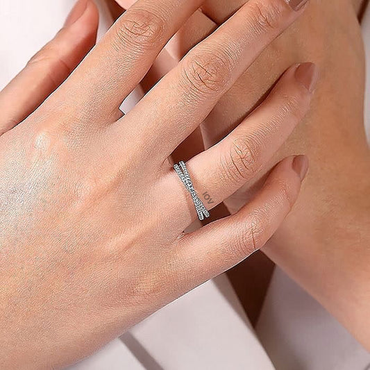 Criss cross CZ ring